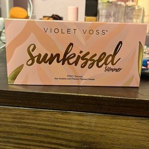 It has 10 different shade colors. Haven’t opened it